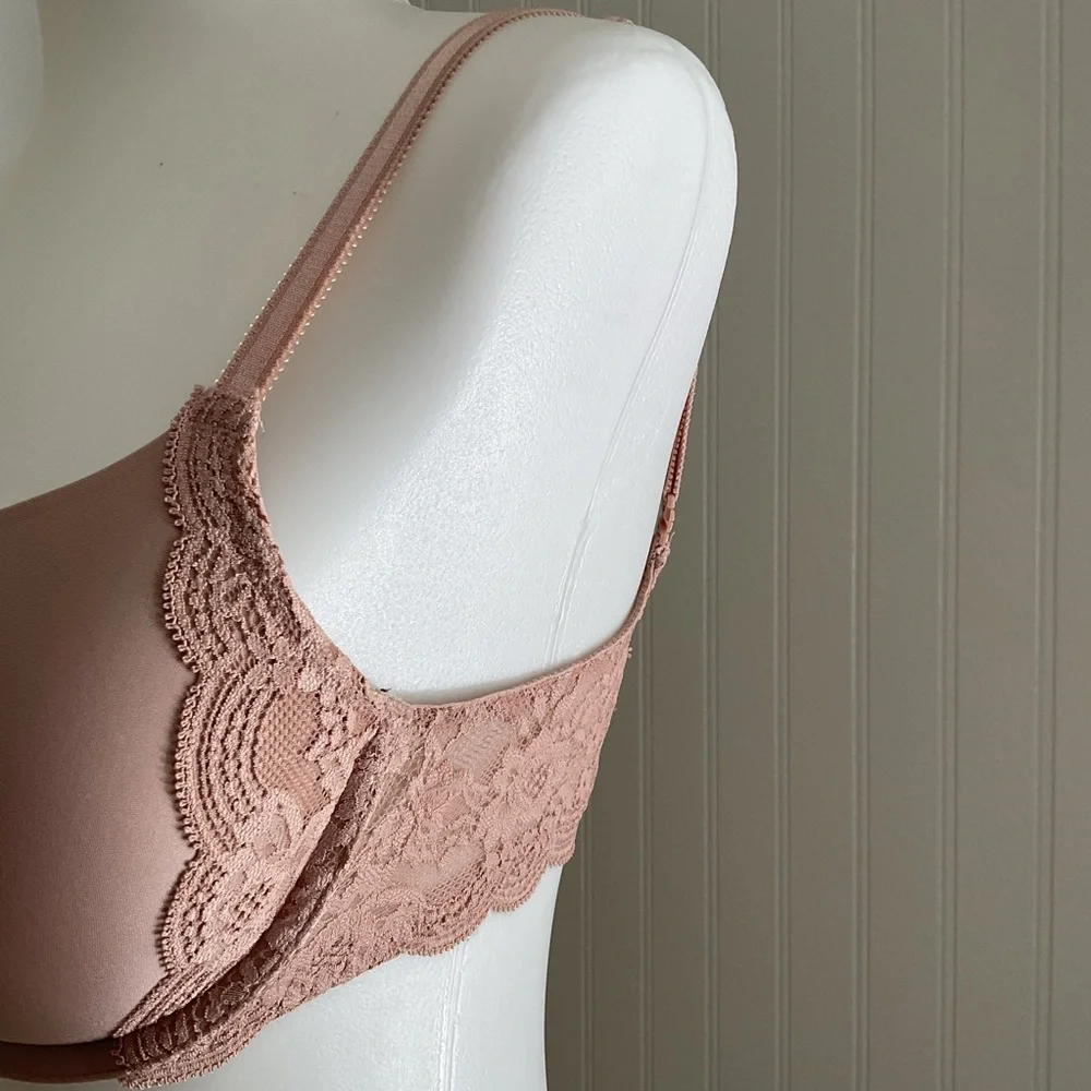 Victoria’s Secret Dream Angels Smooth and Lace Push-Up Bra